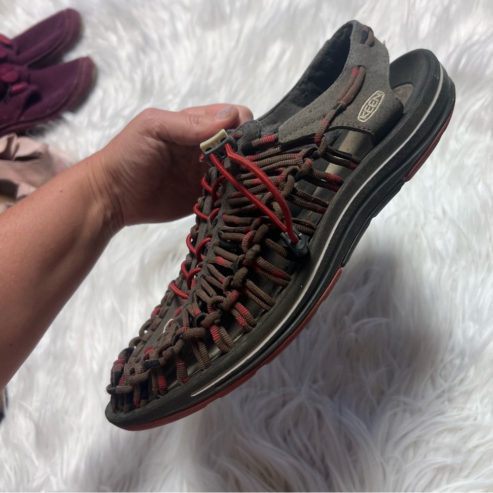 Keen Dark Woven Sandals with Red Laces - Picture 2 of 5
